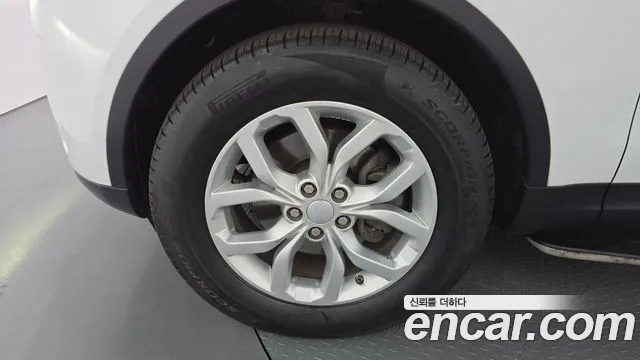 Land Rover Discovery 2018 thumb 5