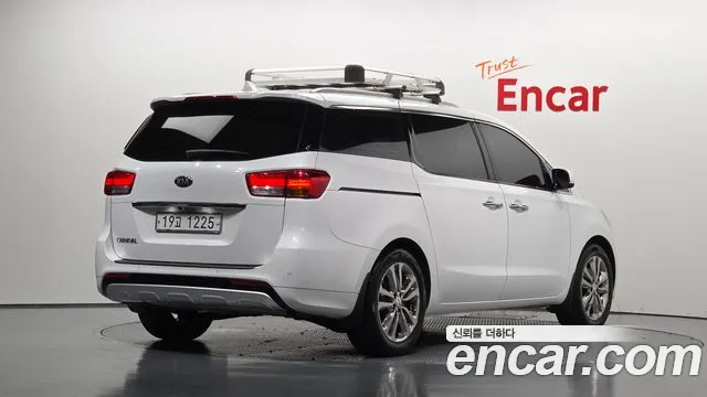 Kia Carnival 2016 thumb 2