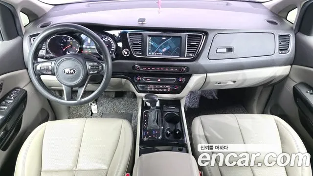 Kia Carnival 2016 thumb 7