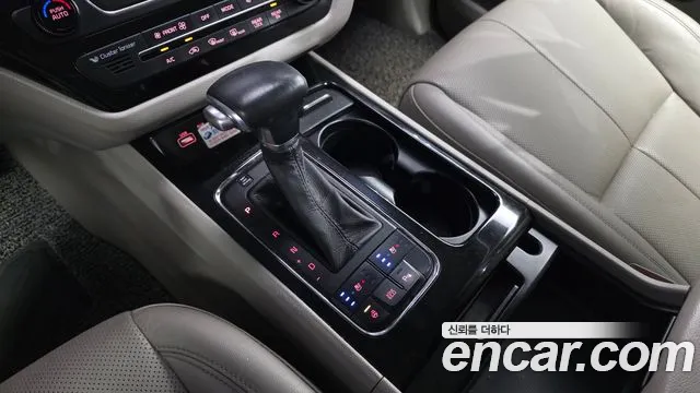 Kia Carnival 2016 thumb 9
