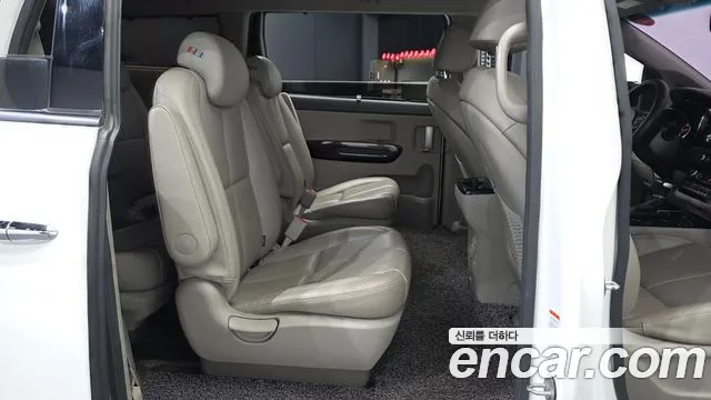 Kia Carnival 2016 thumb 12