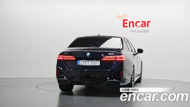 BMW 5 серии 2025 thumb 3