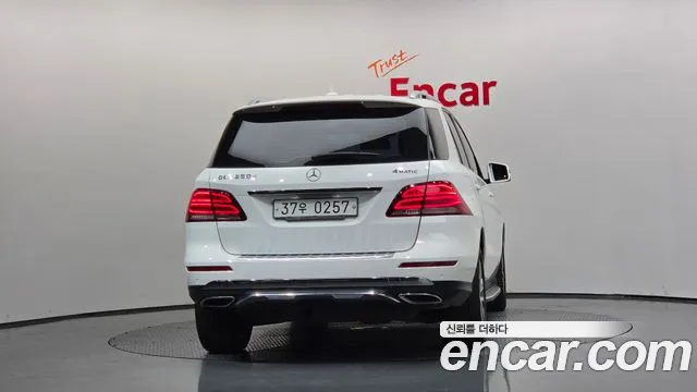 Mercedes-Benz GLE 2016 thumb 4