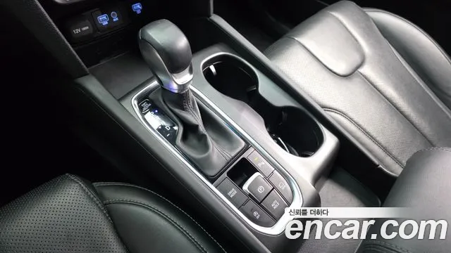 Hyundai Santa Fe 2018 thumb 9