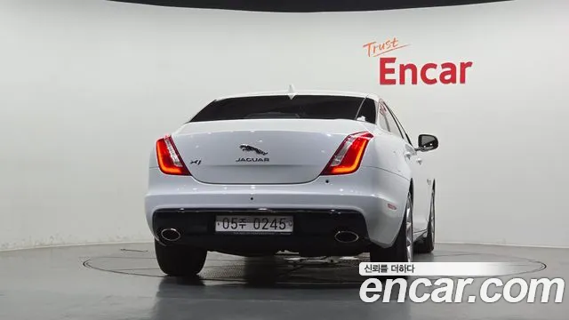 Jaguar XJ 2016 thumb 3