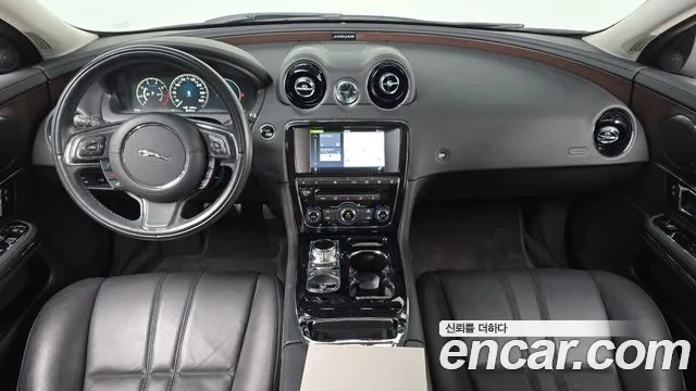 Jaguar XJ 2016 thumb 6