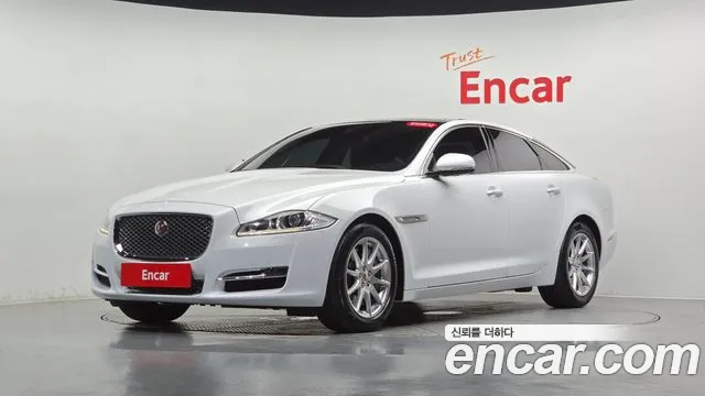 Jaguar XJ 2016 thumb 12