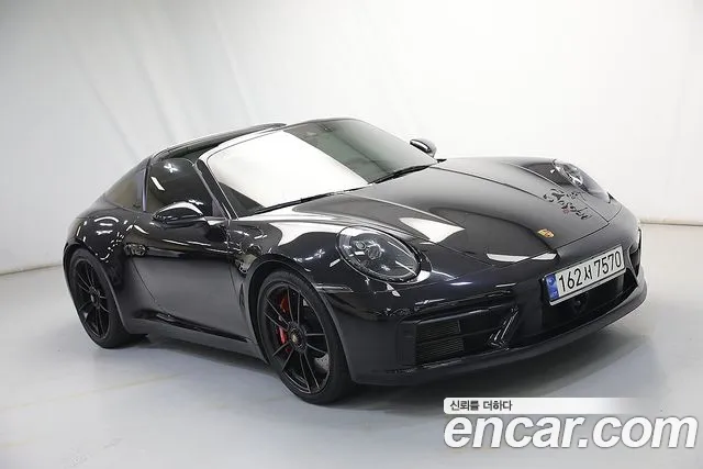 Porsche 911 2023 thumb 2