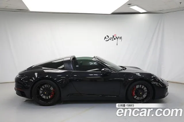 Porsche 911 2023 thumb 3