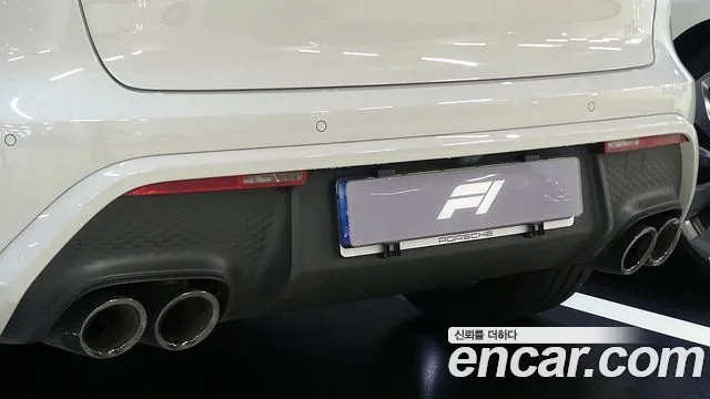 Porsche Macan 2022 thumb 2