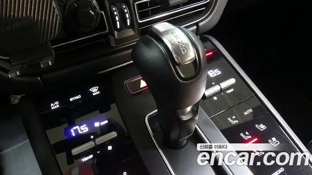 Porsche Macan 2022 thumb 9