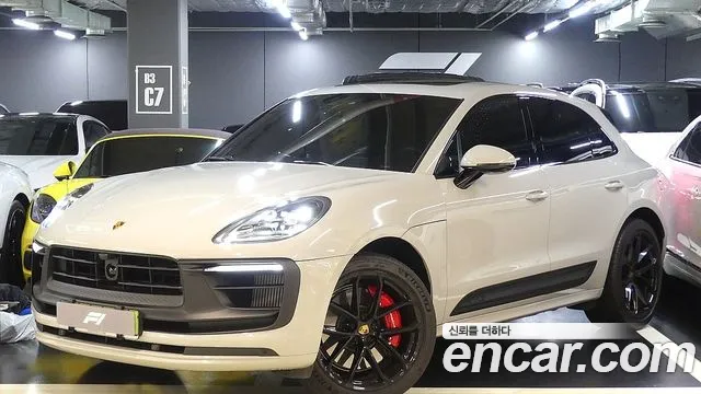Porsche Macan 2022 thumb 12