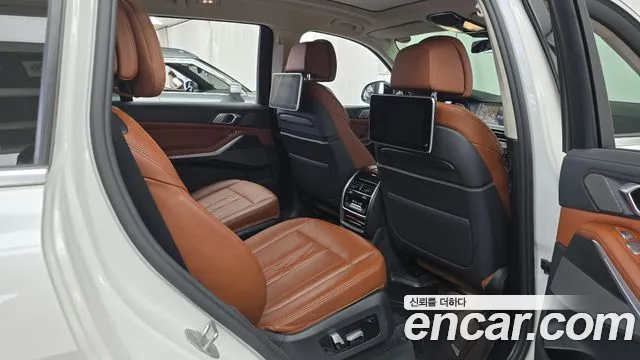 BMW X7 2021 thumb 11
