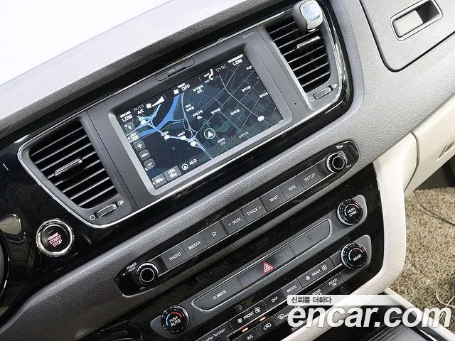 Kia Carnival 2017 thumb 8