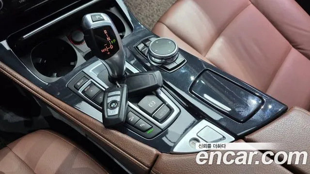 BMW 5 серии 2015 thumb 9