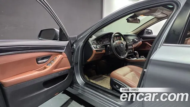 BMW 5 серии 2015 thumb 10