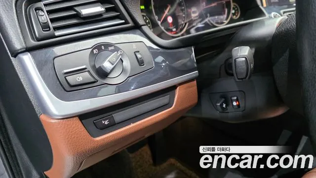 BMW 5 серии 2015 thumb 12