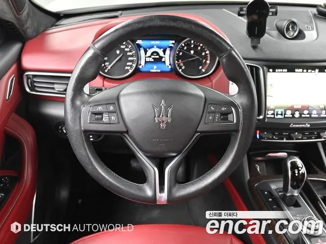 Maserati Levante 2017 thumb 10