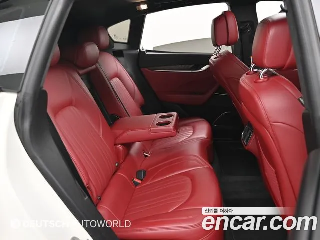 Maserati Levante 2017 thumb 11