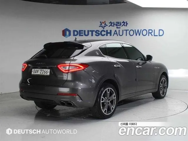Maserati Levante 2017 thumb 2