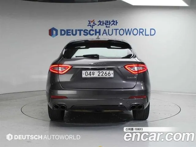 Maserati Levante 2017 thumb 4