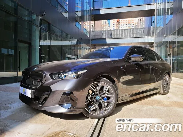 BMW 5 серии 2025 thumb 2