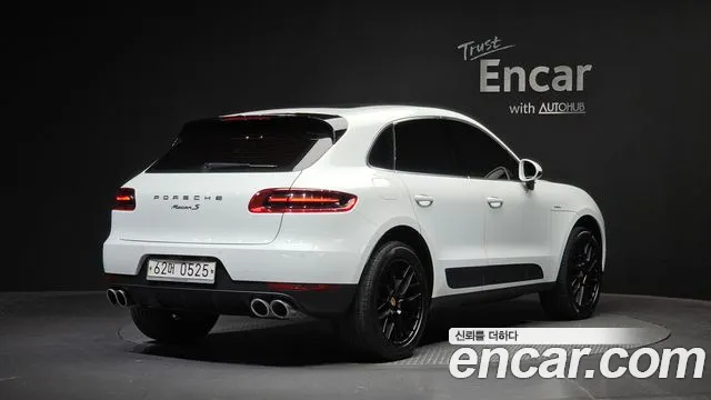 Porsche Macan 2016 thumb 2