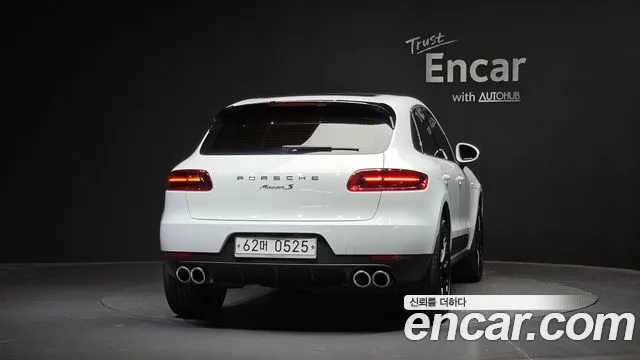 Porsche Macan 2016 thumb 4
