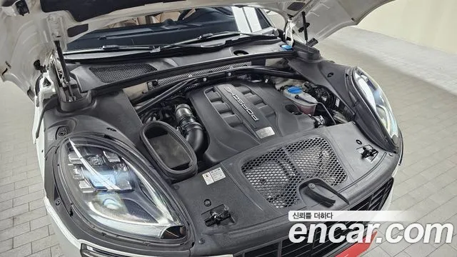 Porsche Macan 2016 thumb 6