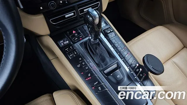 Porsche Macan 2016 thumb 9