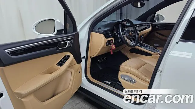 Porsche Macan 2016 thumb 10