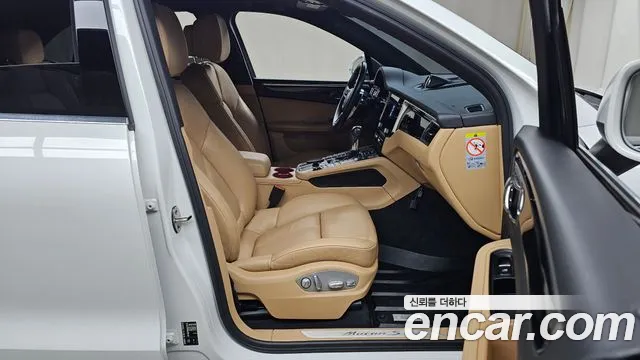 Porsche Macan 2016 thumb 11