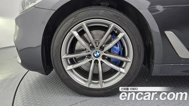 BMW 5 серии 2017 thumb 5