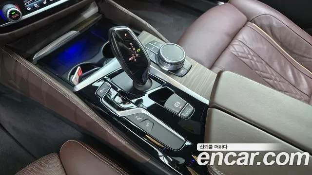 BMW 5 серии 2017 thumb 9