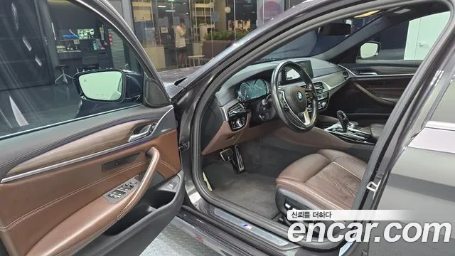 BMW 5 серии 2017 thumb 10