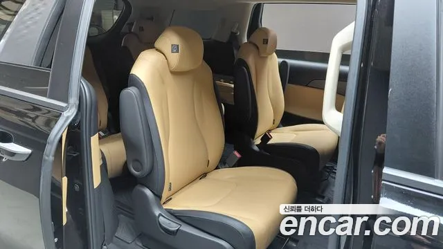 Kia Carnival 2021 thumb 11