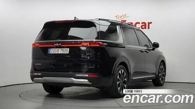 Kia Carnival 2023 thumb 2