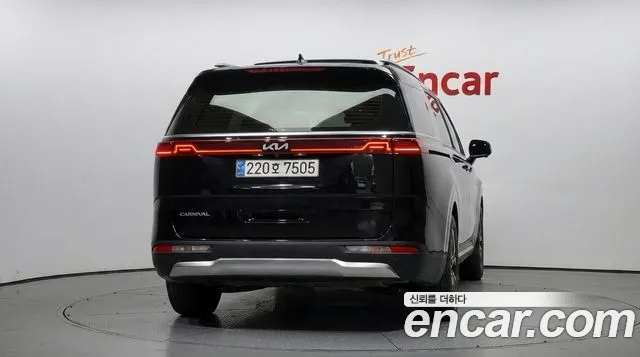 Kia Carnival 2023 thumb 4