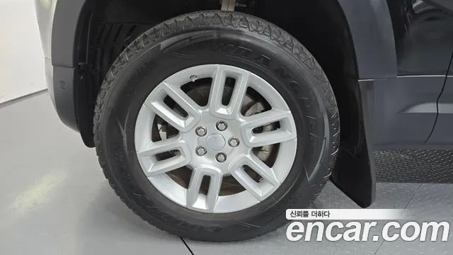 Land Rover Defender 2020 thumb 5