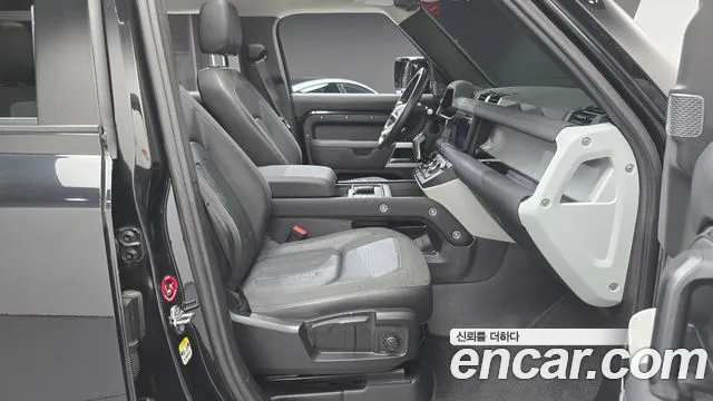 Land Rover Defender 2020 thumb 11