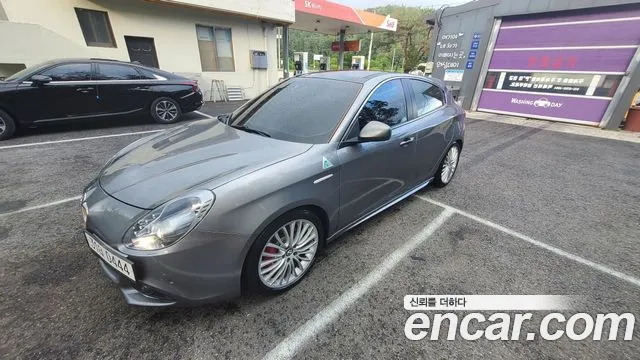 Alfa Romeo Giulietta 2016 thumb 2