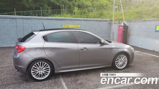 Alfa Romeo Giulietta 2016 thumb 3
