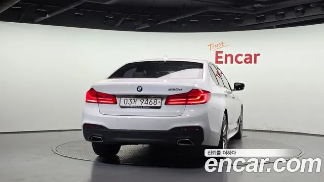 BMW 5 серии 2017 thumb 4