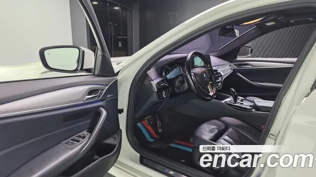 BMW 5 серии 2017 thumb 10