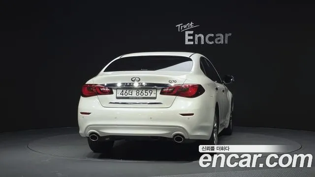 Infiniti Q70 2017 thumb 4