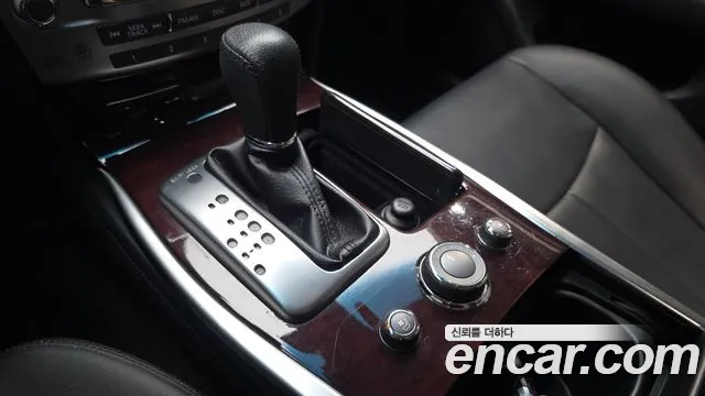 Infiniti Q70 2017 thumb 9