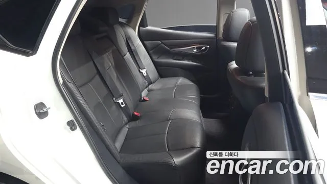 Infiniti Q70 2017 thumb 12