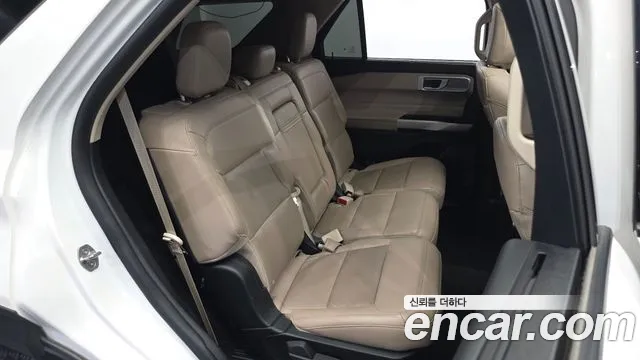 Ford Explorer 2021 thumb 12