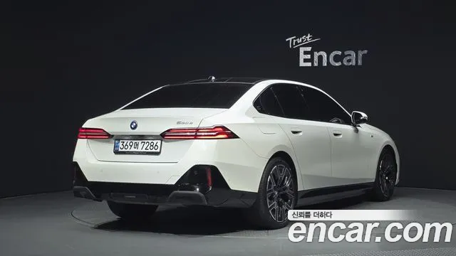 BMW 5 серии 2024 thumb 2