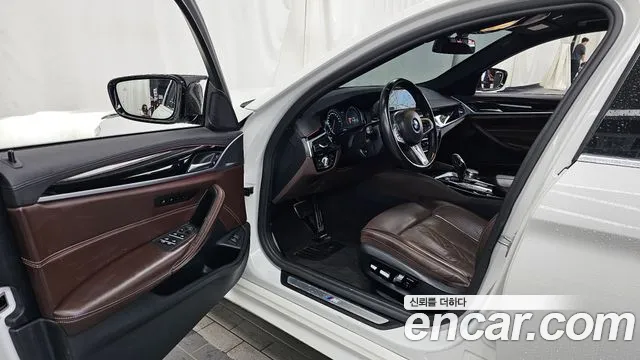 BMW 5 серии 2018 thumb 10